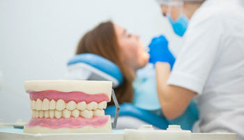 model of teeth in a dentist’s office